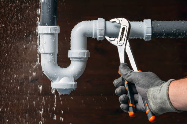 Professional Plumbing technician working in Hungerford, TX